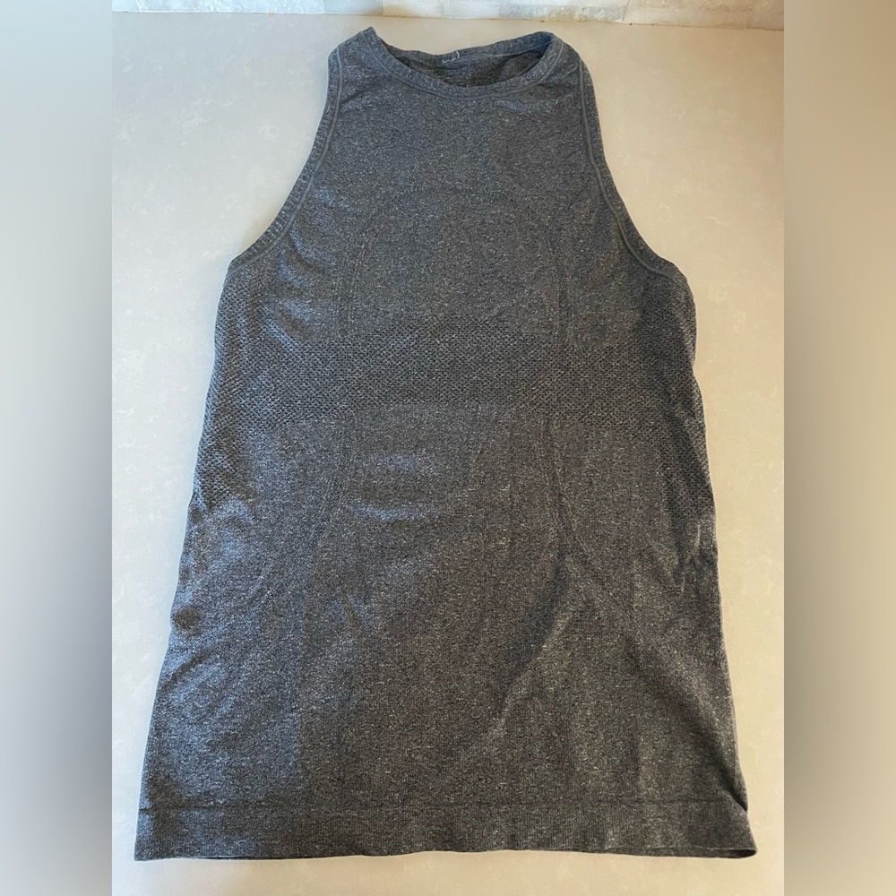Lululemon size 4 top